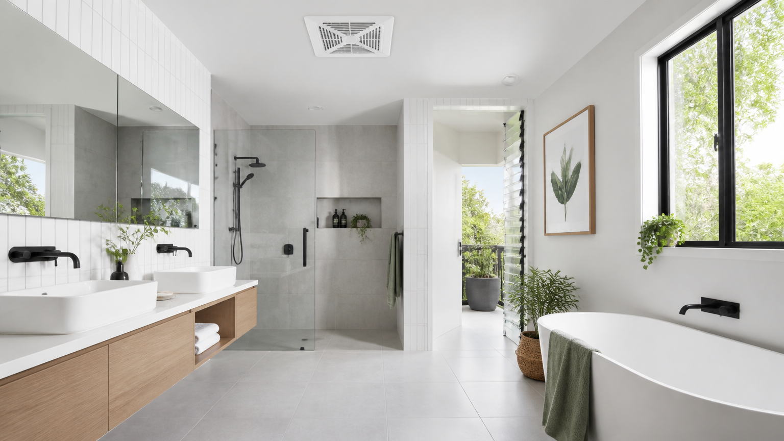 Kamar mandi dengan jendela besar dan kisi ventilasi di plafon Kamar mandi dengan jendela besar dan kisi ventilasi di plafon